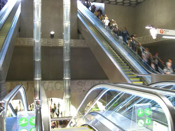 4-es metró, Rákóczi tér