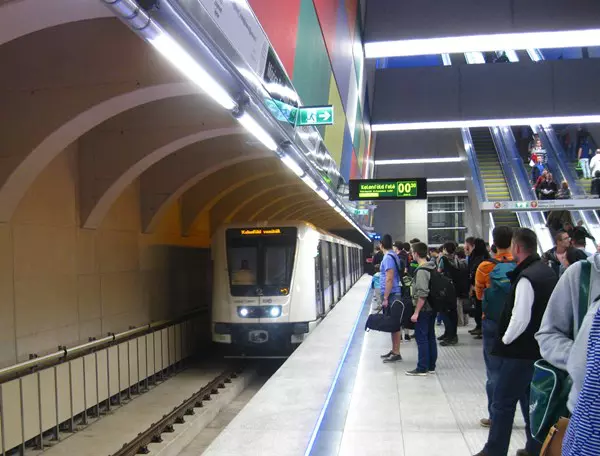 4-es metró, Móricz Zsigmond körtér
