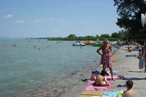 Balatonf�ldv�r - Keleti szabad strand
