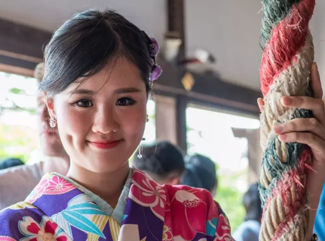 Japán horoszkóp - japán nő tradícionális öltözetben Japán horoszkóp - japán nő tradícionális öltözetben