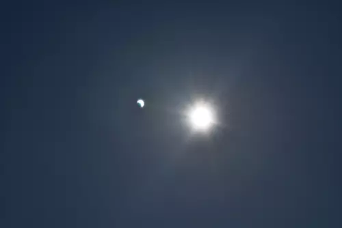 Leny�g�z� l�tv�ny a r�szleges napfogyatkoz�s