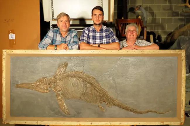 Az Ichthyosaurus somersetensis ANSP 15766 jelz�st visel� t�pusp�ld�nya